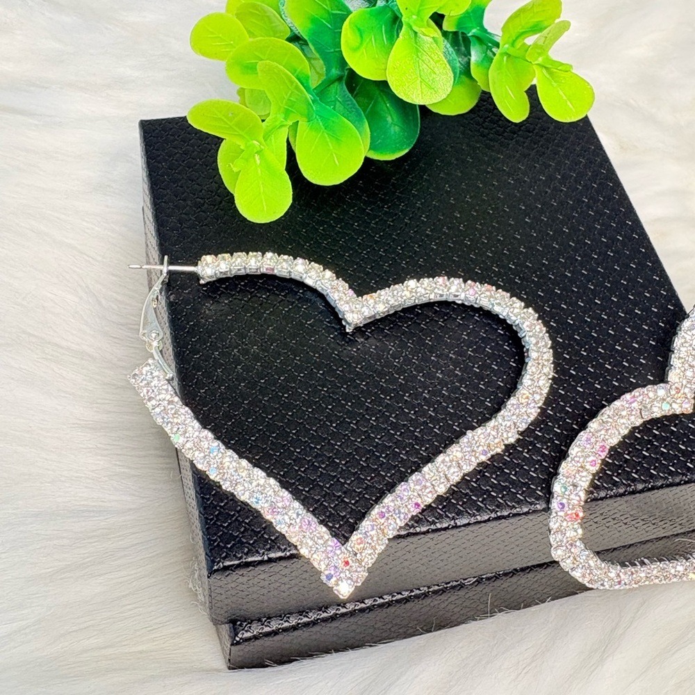 Sparkling Rhinestone‎ Heart Hoop Earrings - Picture 13 of 17